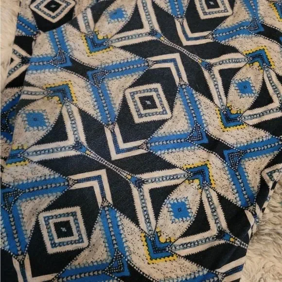 LULAROE TALL & CURVY LEGGINGS • EUC - Picture 2 of 2